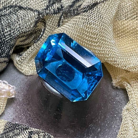 Blue Spinel - Picture 2 of 9
